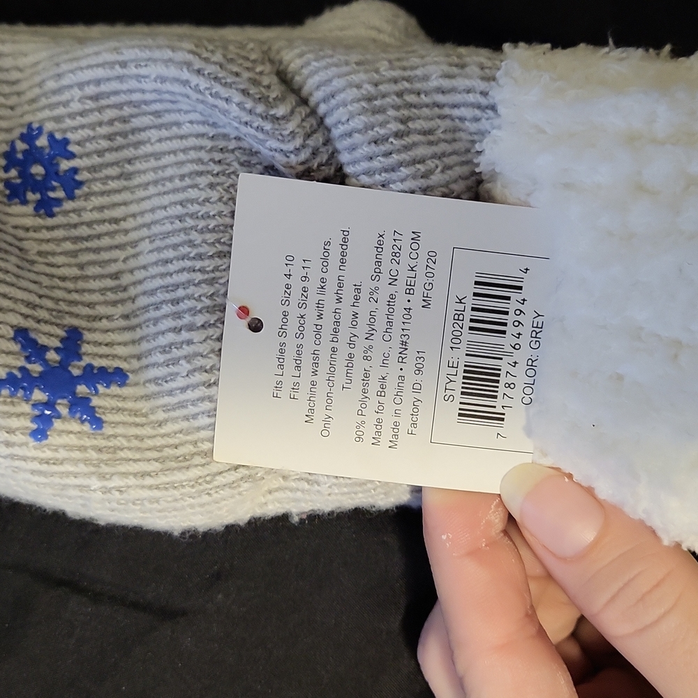 Christmas holiday fuzzy comfy socks - I smell snow - Picture 4 of 6
